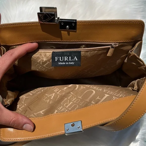 Vintage Furla Italian Leather Shoulder Bag - Picture 6 of 11